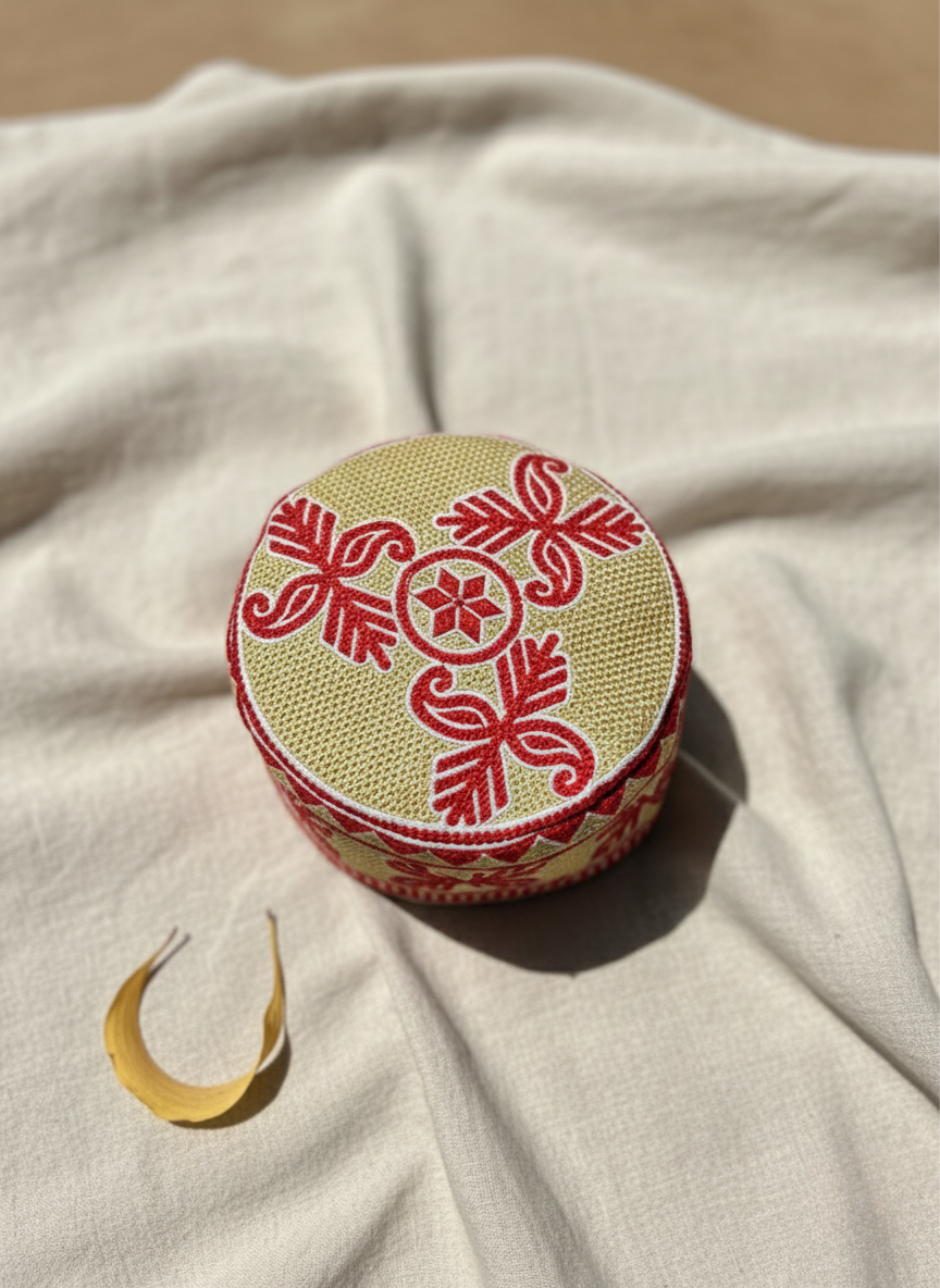 Kofia – El İşlemeli Geleneksel Şapka (Sarı & Kırmızı)