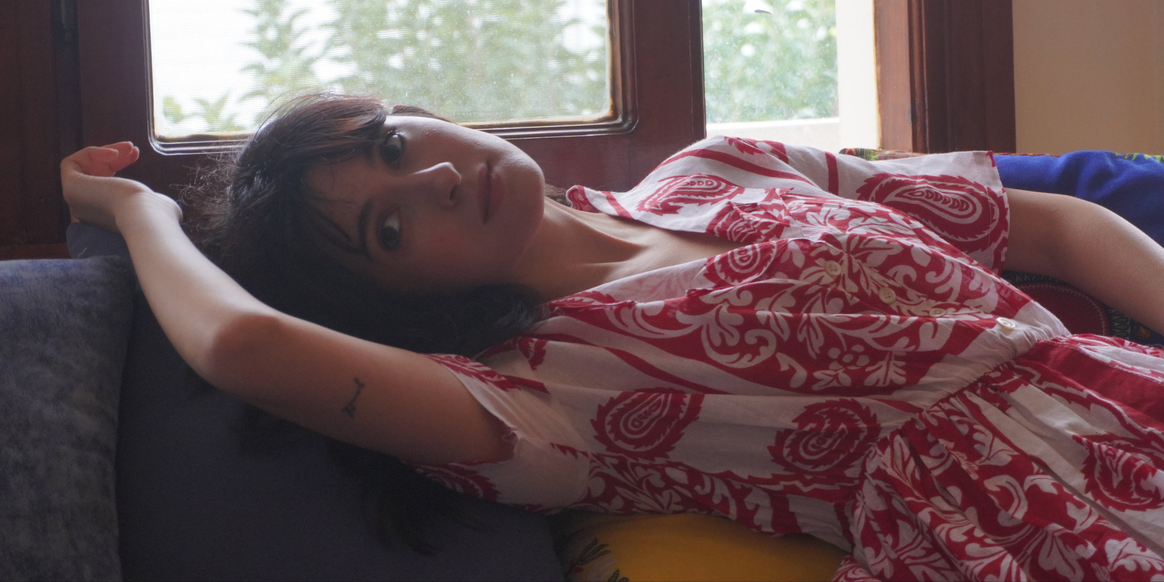 Batik Koleksiyon – Kırmızı & Beyaz Desenli Midi Elbise