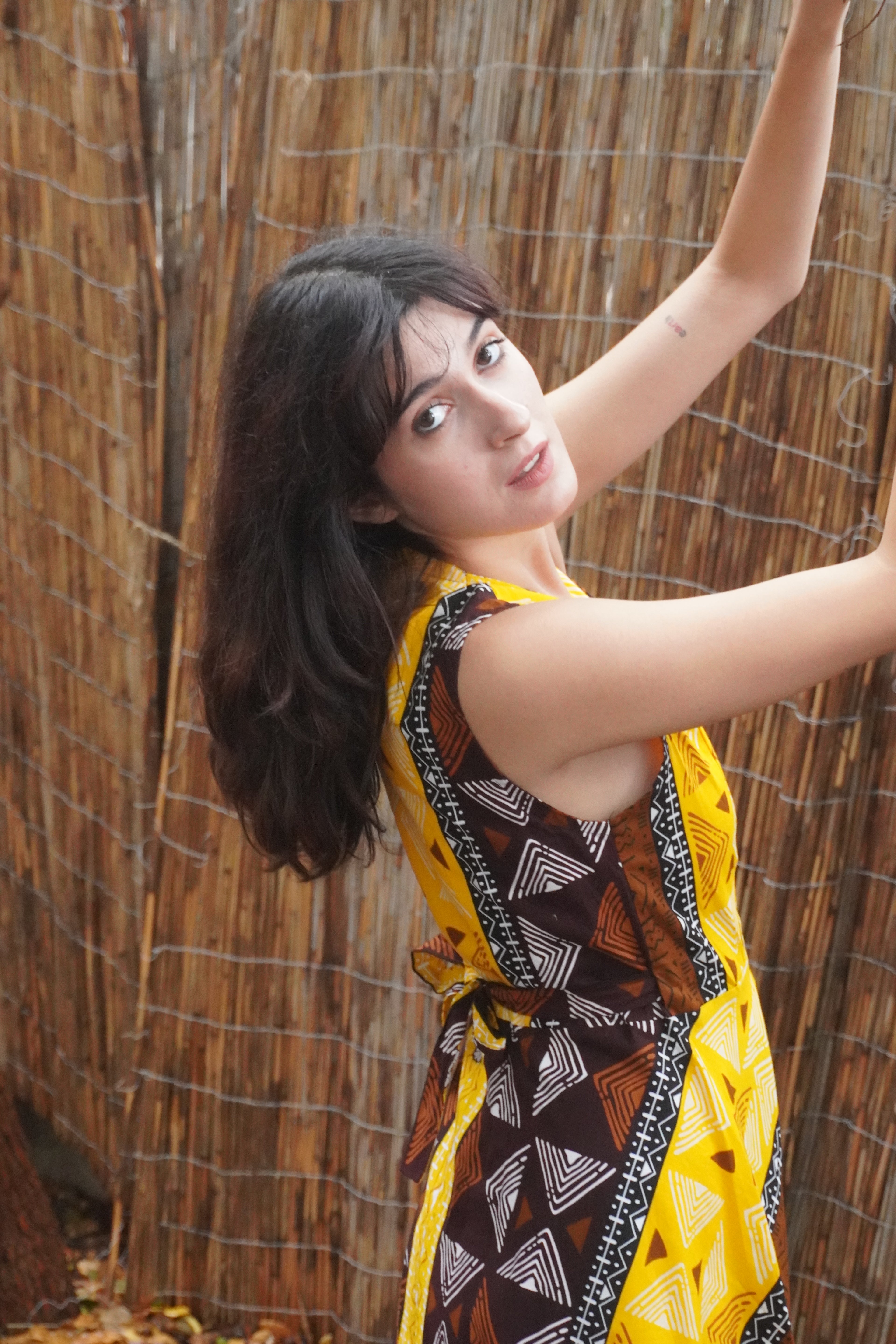 Kitenge Koleksiyon – Sarı & Kahverengi Geometrik Desenli Uzun Elbise