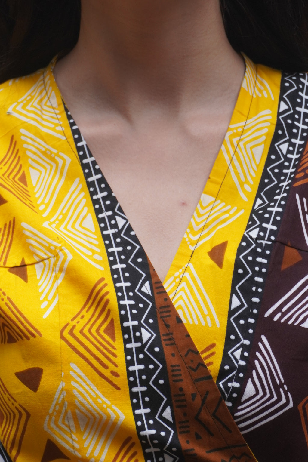 Kitenge Koleksiyon – Sarı & Kahverengi Geometrik Desenli Uzun Elbise