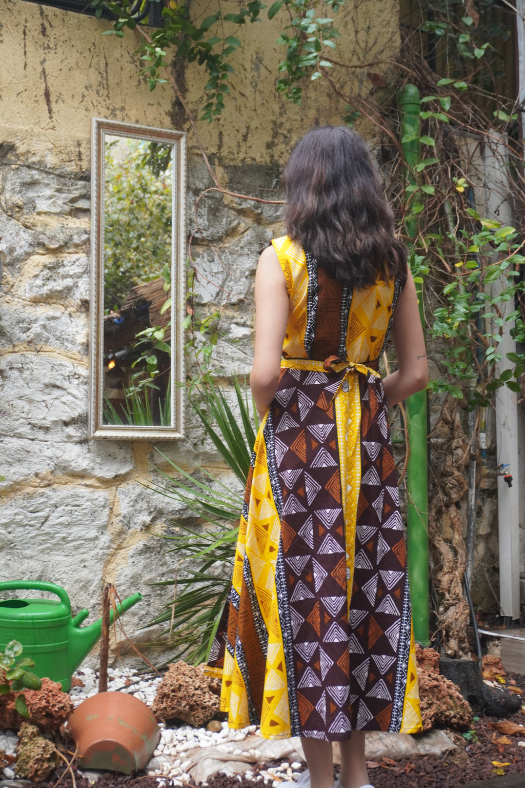 Kitenge Koleksiyon – Sarı & Kahverengi Geometrik Desenli Uzun Elbise