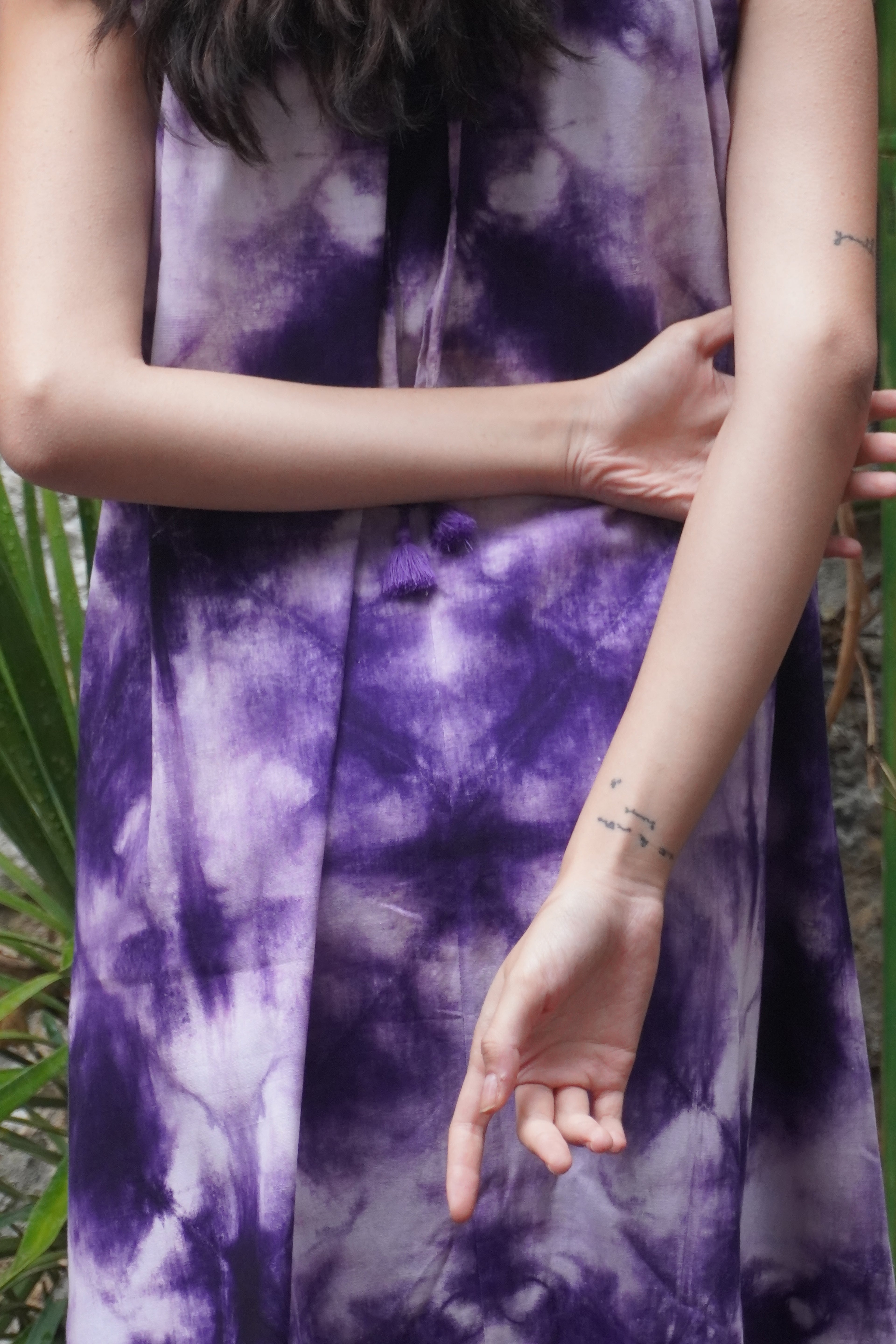 Batik Koleksiyon – Mor & Beyaz Desenli Uzun Elbise