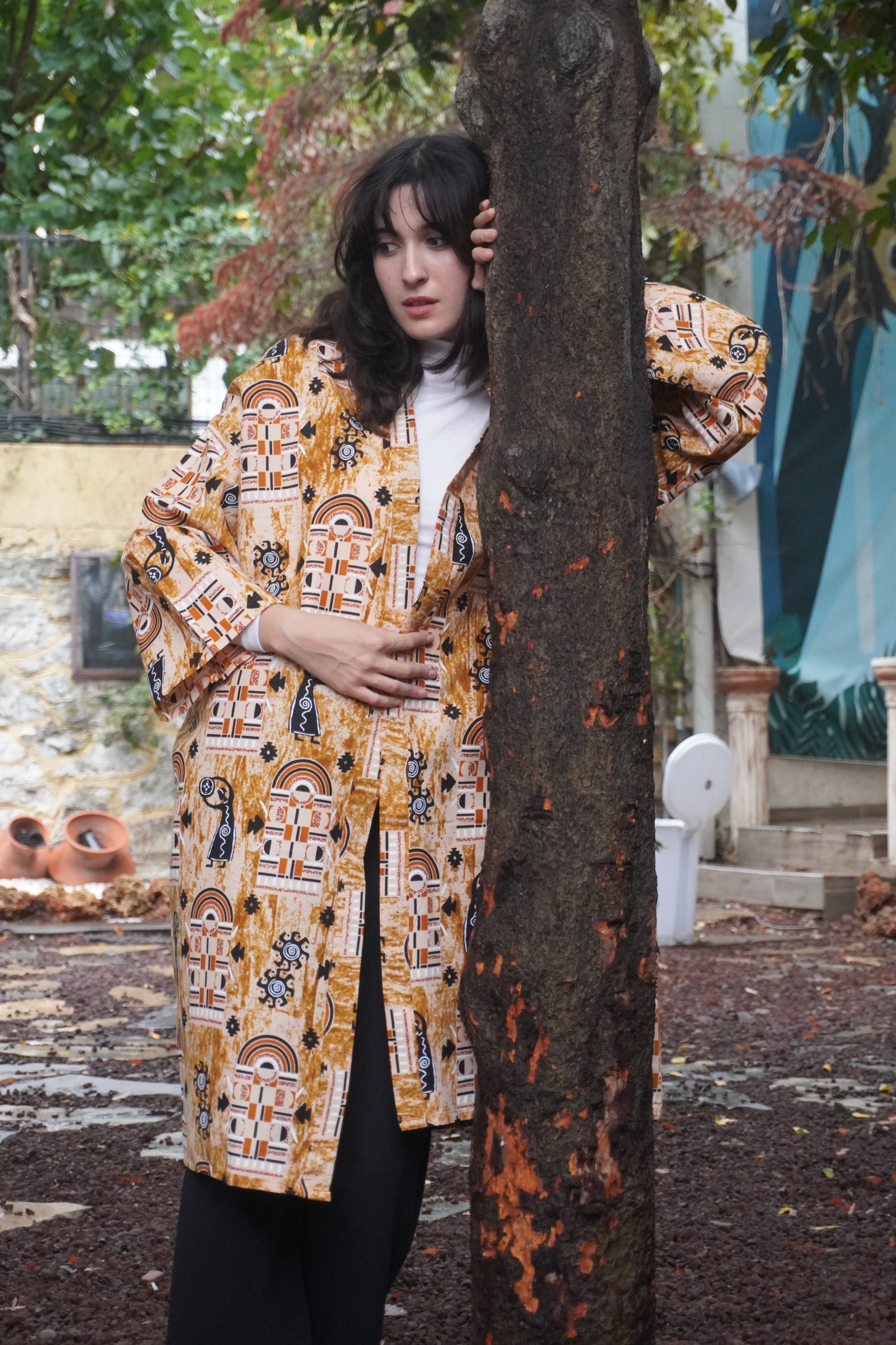 Kitenge Koleksiyonu – Sarı & Siyah Etnik Desenli Uzun Kimono Ceket